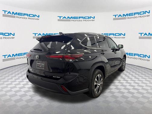Midnight Black Metallic 2024 Toyota Highlander XLE
