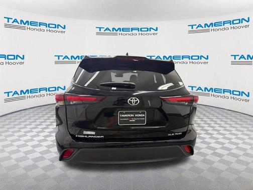 Midnight Black Metallic 2024 Toyota Highlander XLE