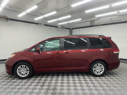 2012 Toyota Sienna XLE