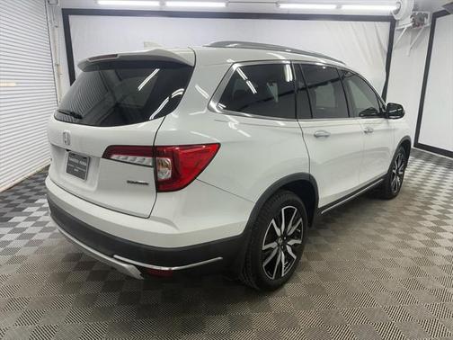 2022 Honda Pilot Touring 8-Passenger