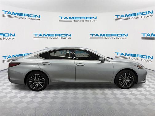 2022 Lexus ES 300h Base