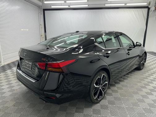2023 Nissan Altima SR FWD