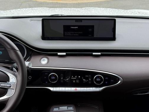2023 Genesis GV70 2.5T
