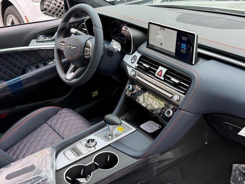 Graphite 2026 Genesis G70 3.3T Prestige Graphite