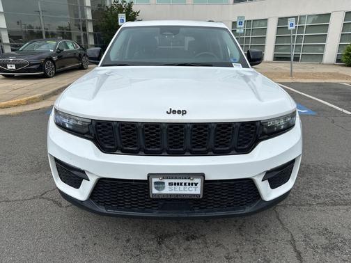 Bright White Clearcoat 2023 Jeep Grand Cherokee Limited