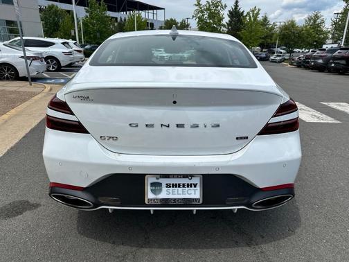 White 2023 Genesis G70 3.3T
