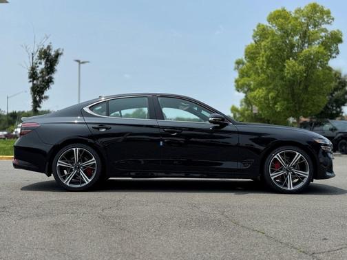 2025 Genesis G70 2.5T