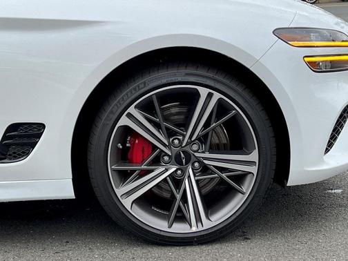 2025 Genesis G70 2.5T
