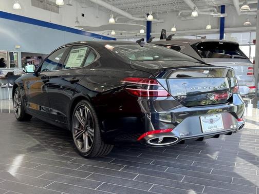 2024 Genesis G70 2.5T