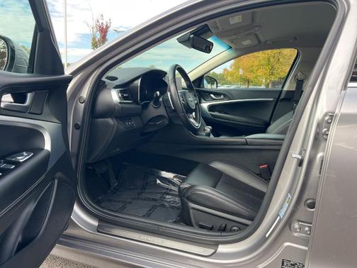 2022 Genesis G70 2.0T