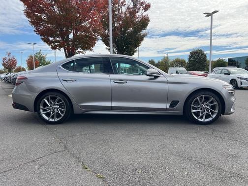 2022 Genesis G70 2.0T