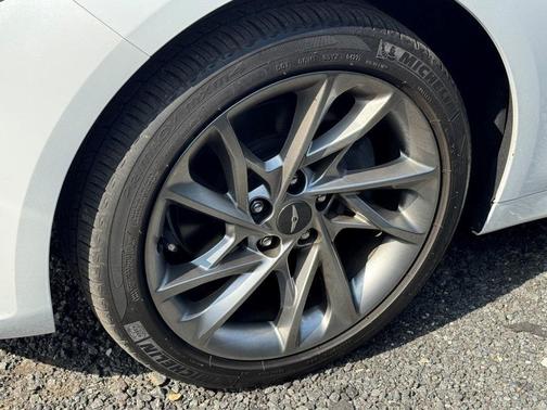 2022 Genesis G70 2.0T