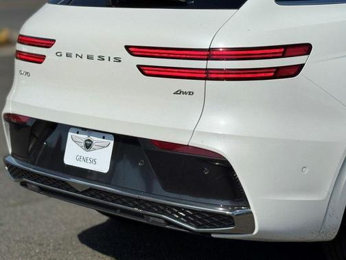 2026 Genesis GV70 2.5T Advanced