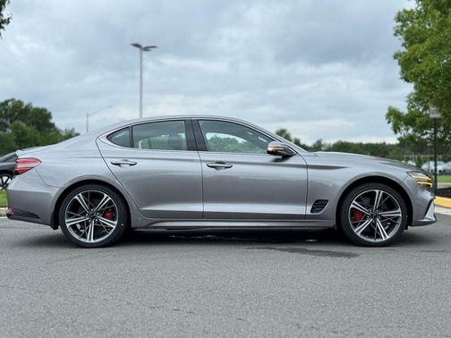 2025 Genesis G70 2.5T