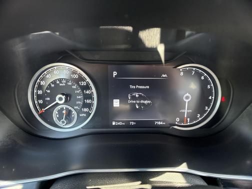 Uyuni White 2025 Genesis G70 2.5T