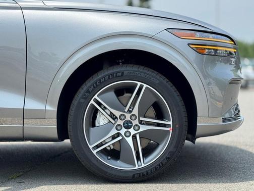 2026 Genesis Electrified GV70 Advanced