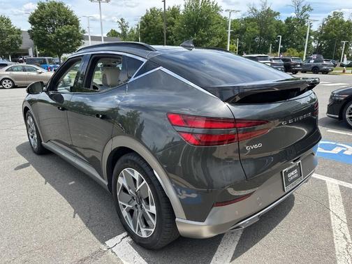 Makalu Gray 2024 Genesis GV60 Standard