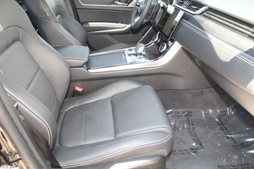 2024 Jaguar XF R-Dynamic SE