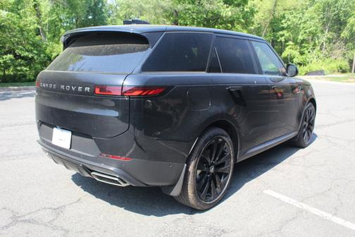 2025 Land Rover Range Rover Sport SE