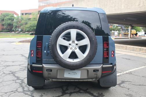 2025 Land Rover Defender X-Dynamic SE