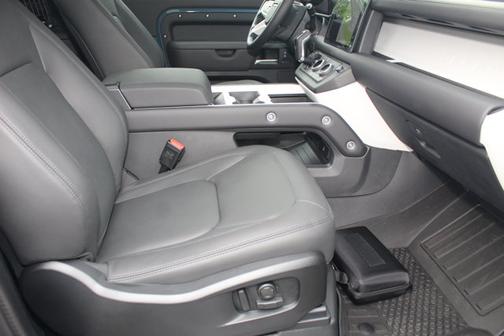2025 Land Rover Defender X-Dynamic SE
