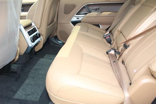 2025 Land Rover Range Rover SE