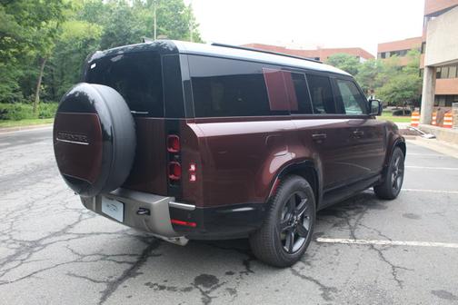 2025 Land Rover Defender X-Dynamic SE