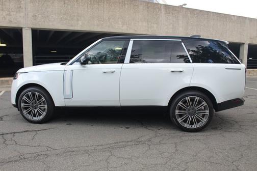 2025 Land Rover Range Rover SE