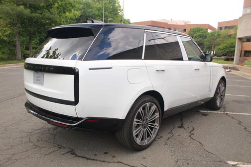 2025 Land Rover Range Rover SE