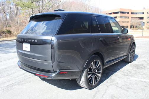 2025 Land Rover Range Rover SE