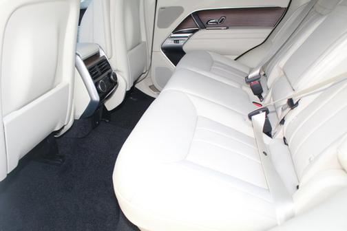 2025 Land Rover Range Rover SE