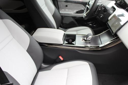 2026 Land Rover Range Rover Evoque Dynamic SE