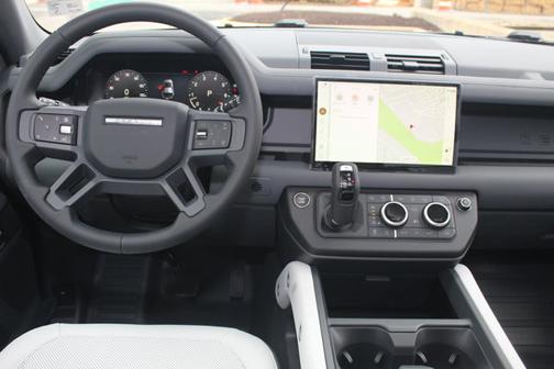 2025 Land Rover Defender X-Dynamic SE
