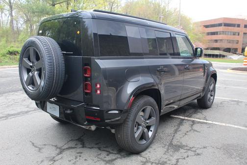2025 Land Rover Defender X-Dynamic SE