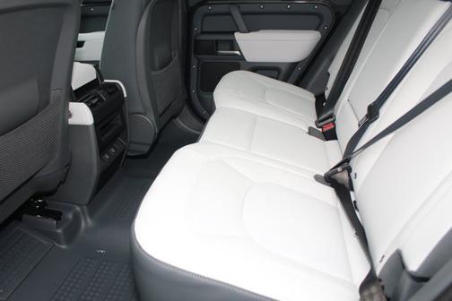 2025 Land Rover Defender X-Dynamic SE