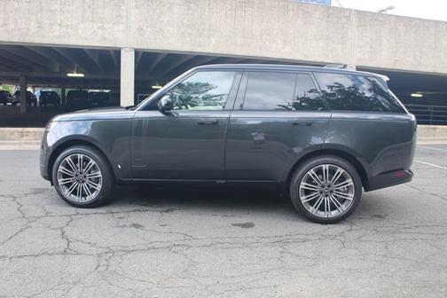 2025 Land Rover Range Rover SE