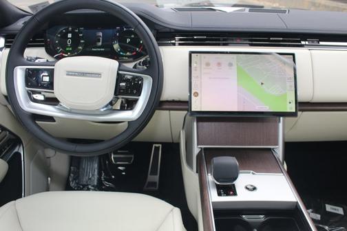 2025 Land Rover Range Rover SE