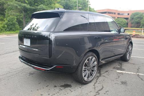 2025 Land Rover Range Rover SE