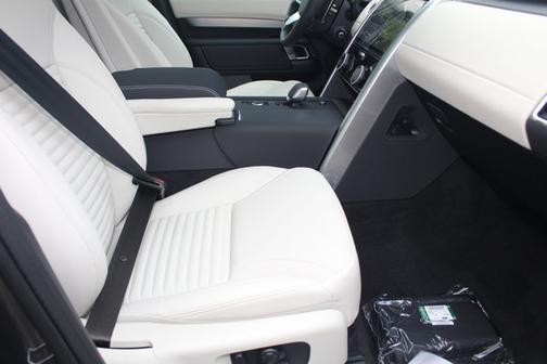 2025 Land Rover Discovery Dynamic SE