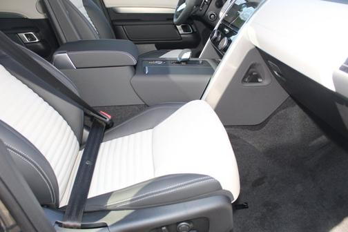 2025 Land Rover Discovery Dynamic SE