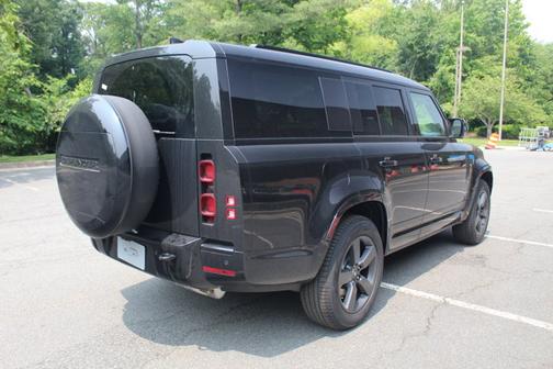 2025 Land Rover Defender X-Dynamic SE