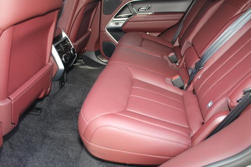 2025 Land Rover Range Rover SE