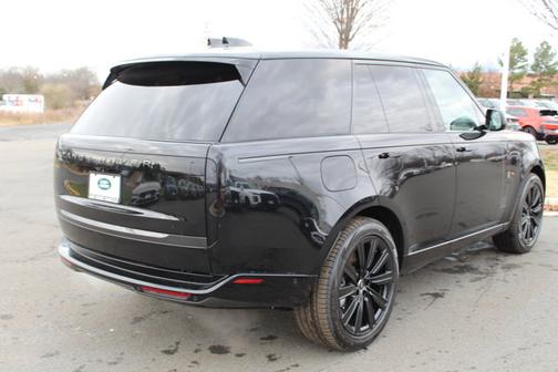2025 Land Rover Range Rover SE