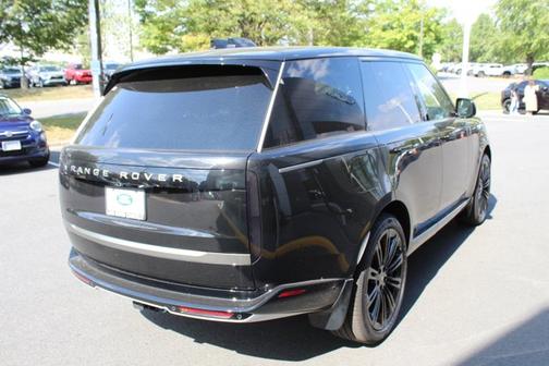 2025 Land Rover Range Rover SE