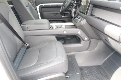 2025 Land Rover Defender V8