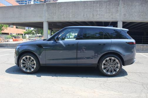 2025 Land Rover Range Rover Sport SE