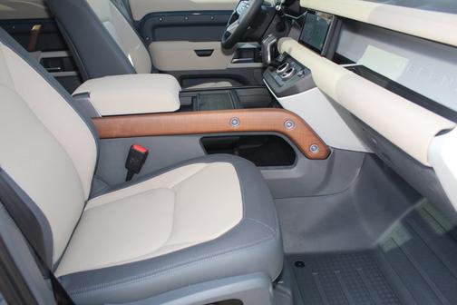 2023 Land Rover Defender X-Dynamic SE