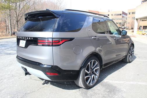 2024 Land Rover Discovery Metropolitan Edition