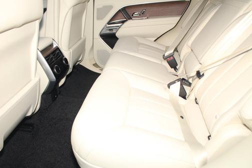 2025 Land Rover Range Rover SE