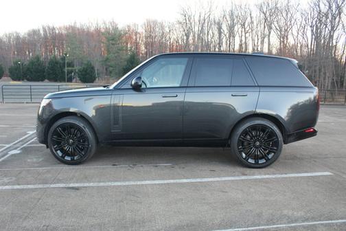 2025 Land Rover Range Rover SE